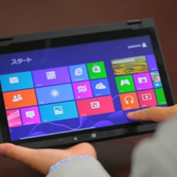 IPS液晶&フルHD液晶(解像度:1920×1080)を搭載し、「レッツノートAX2」に比べ、コントラスト・色彩表現ともに向上している。