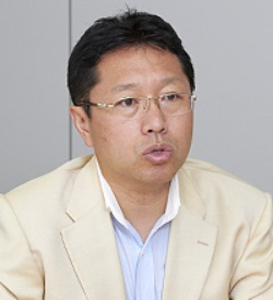 戸田 覚 氏(とだ・さとる) ビジネス書作家・IT製品評論家。ビジネス書を中心に著書は累計100冊以上。「日経ベストPC+デジタル」「日経PC21」など、各IT系の媒体で連載を持つ。テレビやラジオ、講演などにも多数出演する。現在は、モバイルノートとして「レッツノートAX2」を愛用する。