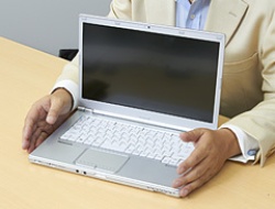 戸田氏が「持ち歩けるデスクトップ」と評する「レッツノートLX3」。その魅力とは?
