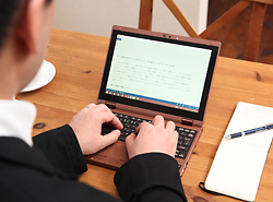 レッツノートRZ4は、本体の小ささからは考えられないほどキーボードが打ちやすい