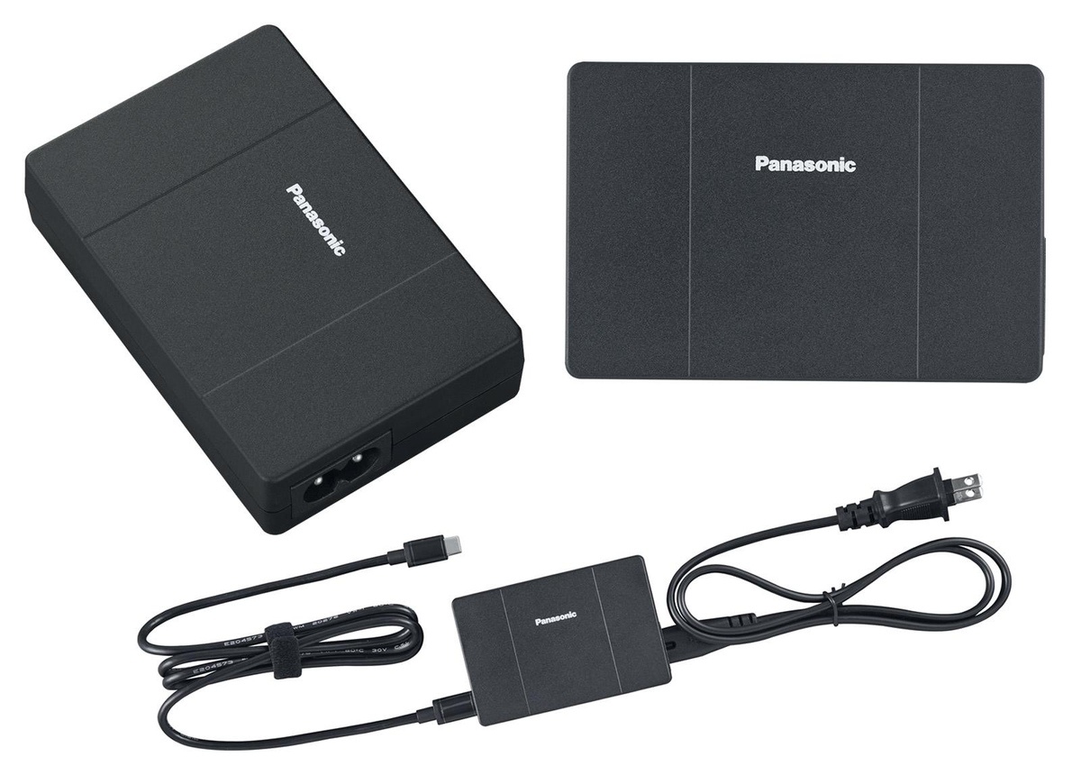 別売オプションのUSB Power Delivery対応のACアダプターを使ってUSB-C端子経由で給電することも可能。USB Power Delivery対応のスマホなどを充電することもできる。外出時に持っていれば安心だろう。