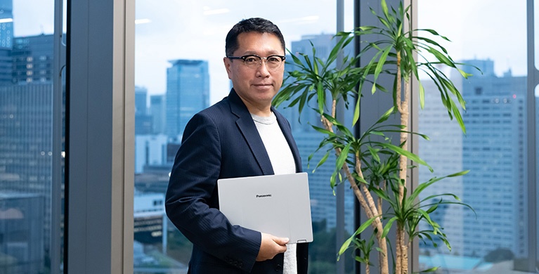 戸田覚氏が12.4型「レッツノートSR」をレビュー!