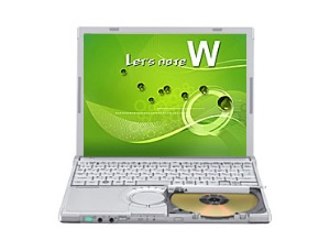 レッツノートW8 スーパーマルチドライブを内蔵し、約11時間のバッテリー駆動時間を実現しながら、軽さはわずか約1.249kg。藤井さんが打ちやすいと評価するキーボードは、デスクトップマシンと同じ19mm(横)のキーピッチを確保している。