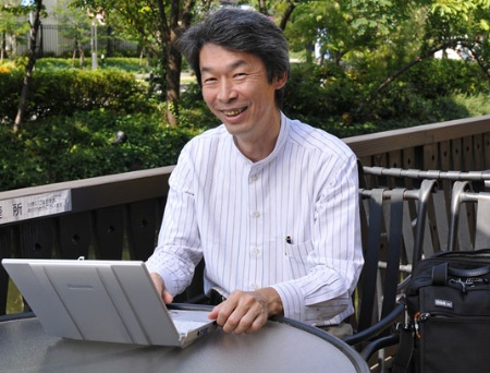 「買って失敗しないパソコンといえばこれしかない」と断言する藤井さん。次もレッツノートを買うと決めている。