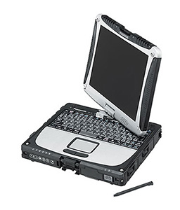 タフブックCF-19 携帯しやすいコンパクトなボディでありながら、耐衝撃性能、防塵・防滴性能に優れているのが特徴。バッテリーの持ちが約10時間と長いうえ、タブレットモードにも対応しているので幅広い現場で活躍する。