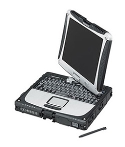 タフブックCF-19 携帯しやすいコンパクトなボディでありながら、耐衝撃性能、防塵・防滴性能に優れているのが特徴。バッテリーの持ちが約10時間と長いうえ、タブレットモードにも対応しているので幅広い現場で活躍する。