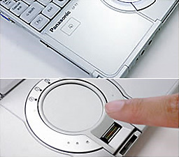 法人向けのレッツノートには、非接触ICカードリーダー内蔵モデル（写真上）や指紋認証センサー内蔵モデル（写真下）がラインアップされている（一部機種を除く）。購入は1台から可能だ。