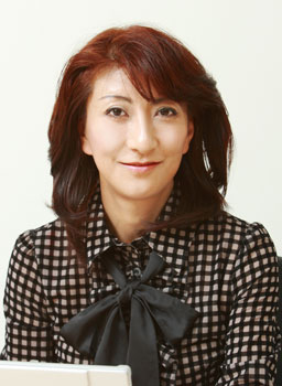 石黒不二代（いしぐろふじよ） ネットイヤーグループ代表取締役兼CEO。スタンフォード大学にてMBA取得後、シリコンバレーにてハイテク系コンサルティング会社を設立し、日米間の技術移転等に従事。2000年よりネットイヤーグループ代表取締役として、ウェブを中核に据えたマーケティングを支援し独自のブランドを確立。