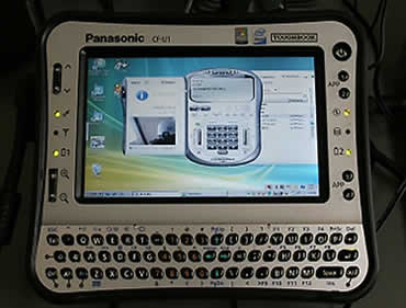 PDAのように見えるタフブックU1もWindowsを搭載しており、Windows向けのさまざまなアプリケーションやソリューションを利用できる。写真はIP電話ソフトをインストールした例。