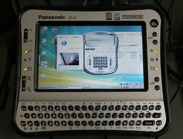 PDAのように見えるタフブックU1もWindowsを搭載しており、Windows向けのさまざまなアプリケーションやソリューションを利用できる。写真はIP電話ソフトをインストールした例。