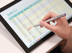 タッチペンで自在に書き込みできるのはSurfaceならでは