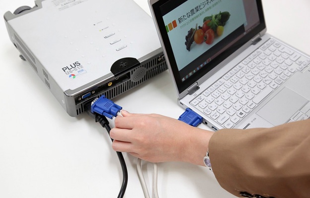 RZ4は変換アダプターの必要なしに、RGBでもHDMIでも対応