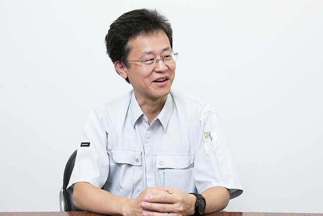 終始笑顔でレッツノートの冷却システムの進化を語ってくれた白神氏。