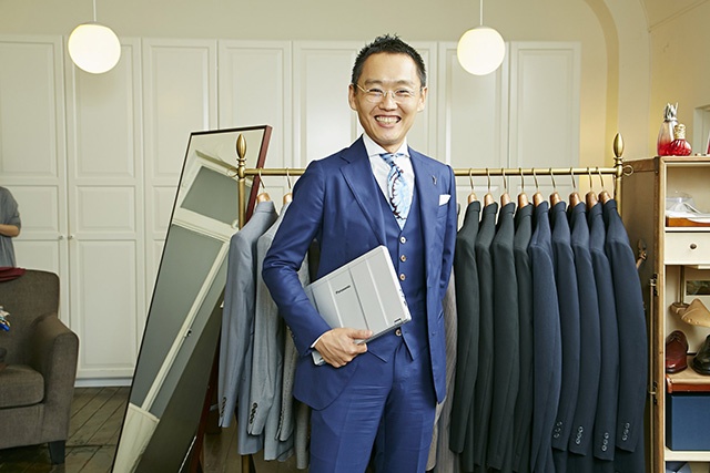 経営者専門のスーツを仕立てる末廣氏が選んだレッツノート