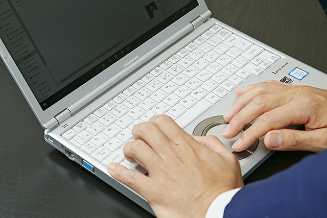 レッツノートSZ5のキーボードの打ちやすさが、あらゆるシーンで仕事の効率をアップする。