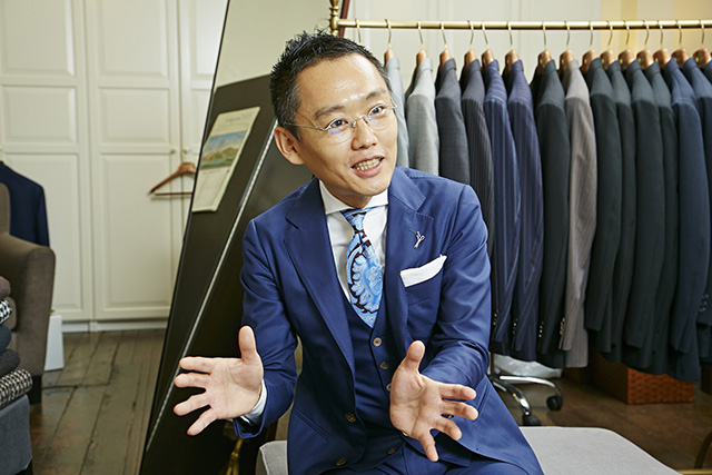 「装うことで生まれる自信を世界中の経営者に届けたい」と話す末廣氏。レッツノートの「上質な仕立て」に共感するとともに、新たな刺激を受けた様子だった。