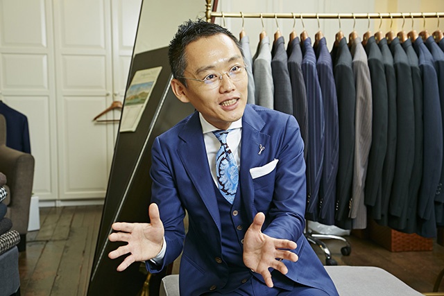 「装うことで生まれる自信を世界中の経営者に届けたい」と話す末廣氏。レッツノートの「上質な仕立て」に共感するとともに、新たな刺激を受けた様子だった。