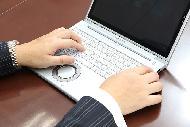 気鋭の新機種「レッツノートXZ6」を戸田覚がインプレッション - 日経