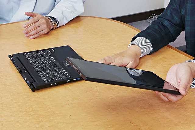 カメラを見るだけでWindowsにログオンできる顔認証はタブレットでこそ威力を発揮。