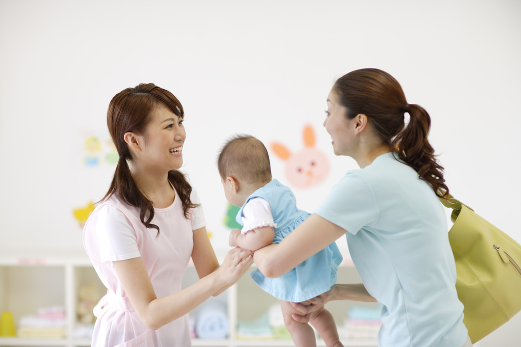 保育園へ子供を送り迎えする時、レッツノートの軽さ・コンパクトさが社員には好評だという。（写真はイメージ）