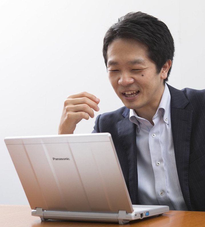 味の素では、レッツノート内蔵のカメラを使い社員間で気軽にWeb会議を行う文化が広まりつつあるという。