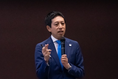 株式会社クロスリバー<br>代表取締役社長 CEO<br>越川慎司氏