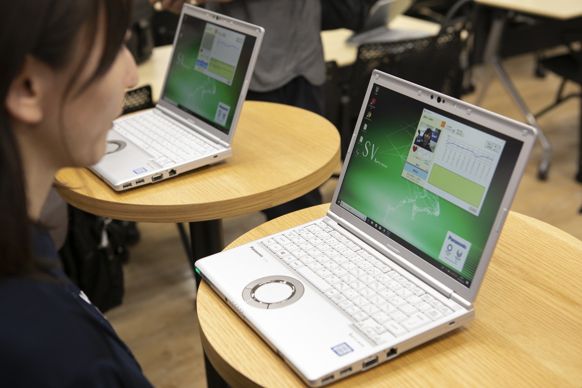 今回新たに発表された「きもちスキャン」は、利用者の顔の画像を撮影し、脈拍レベルの変動から「こころと身体の元気度」を推定する。