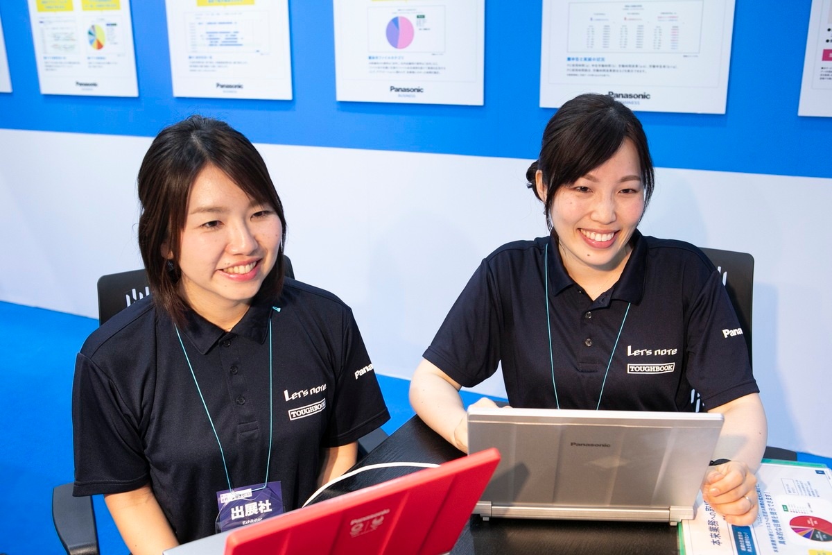 「『しごとコンパス』は企業規模や業種を選ばず使用していただけるサービスです」とアピールする。