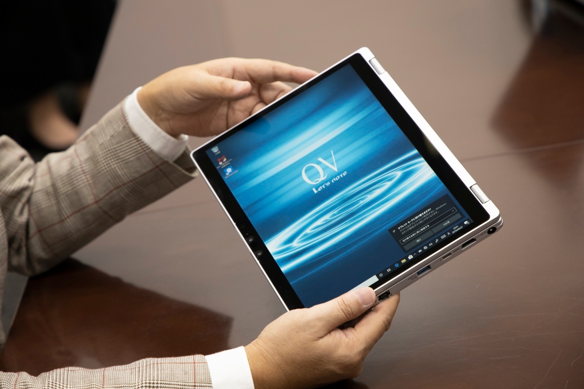 12型2in1モバイルの新鋭 レッツノートqv を戸田覚がインプレッション 2ページ目 日経 Xtech Special ビジネスモバイル最強化計画 12型2in1モバイルの新鋭 レッツノートqv を戸田覚がインプレッション 2ページ目 日経 Xtech Special ビジネスモバイル最強化計画