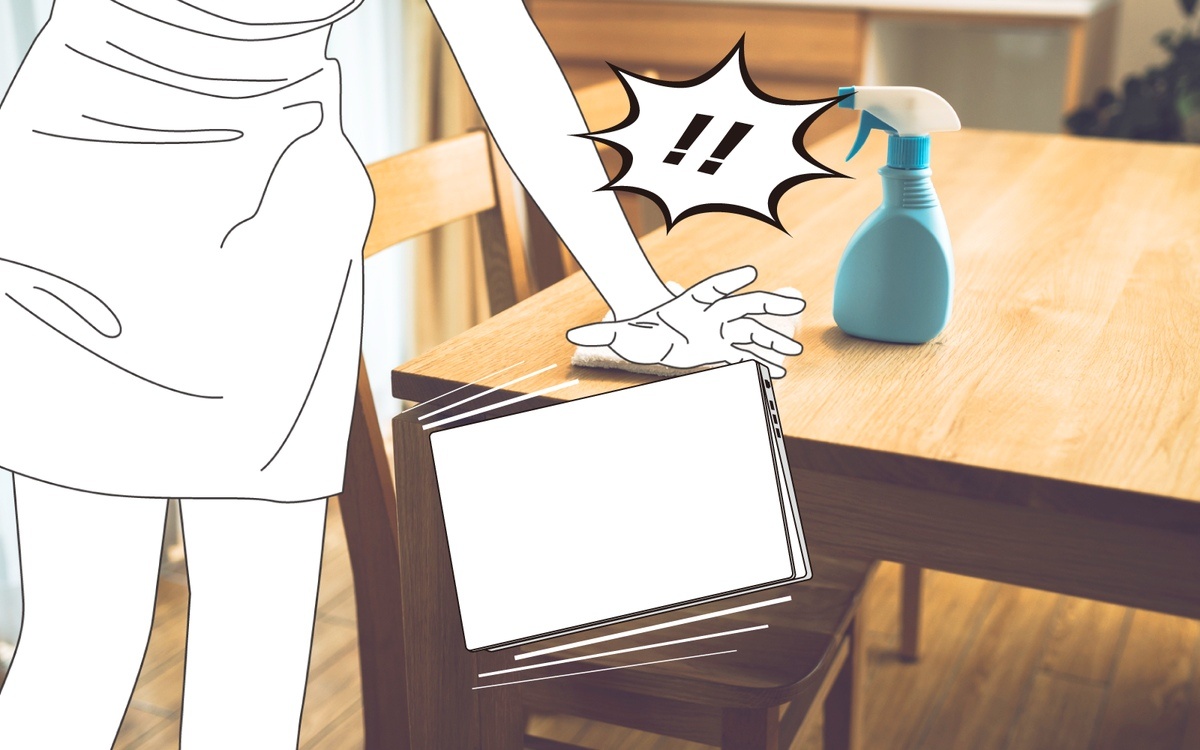 不意の落下など、持ち歩けるモバイルノートパソコンは家の中でも様々なリスクにさらされる。