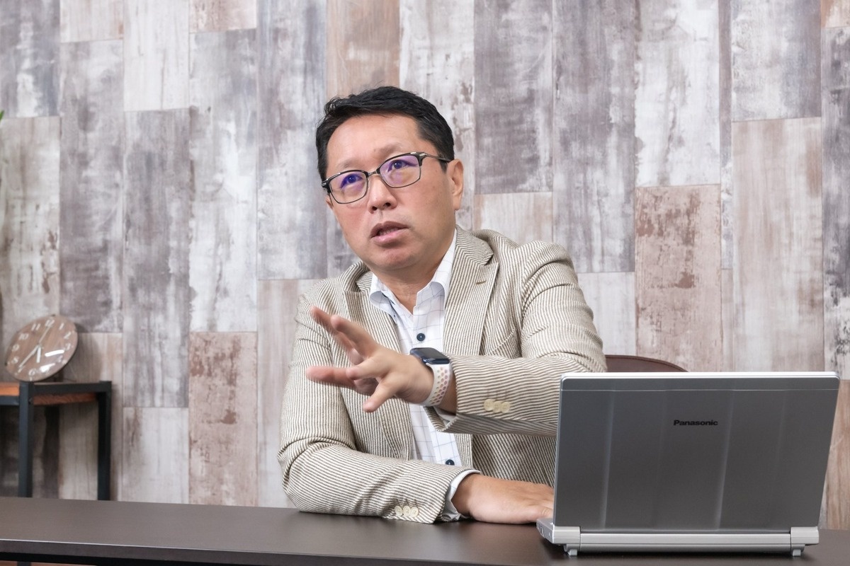 これから起こる、企業の雇用と社員の働き方の大きな変化を話す戸田氏。
