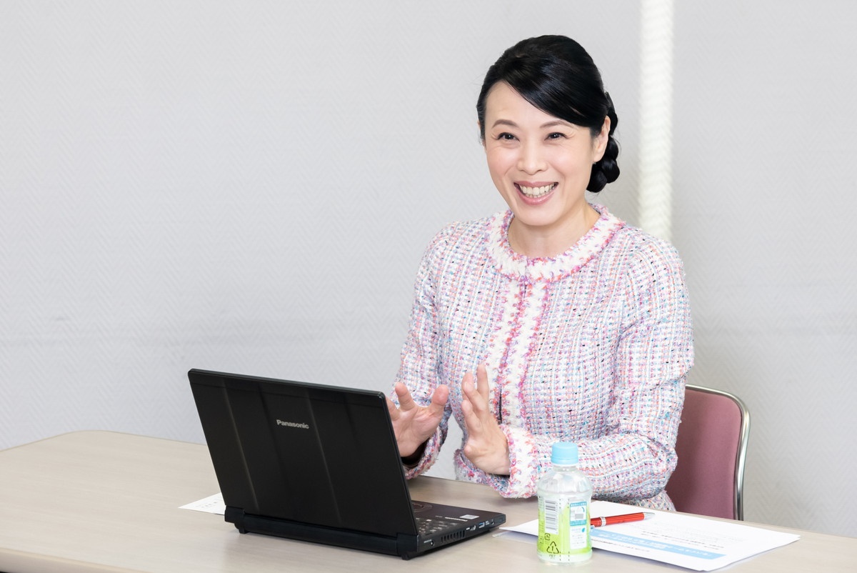 オンライン研修でレッツノートをフル活用していると話す松原さん。