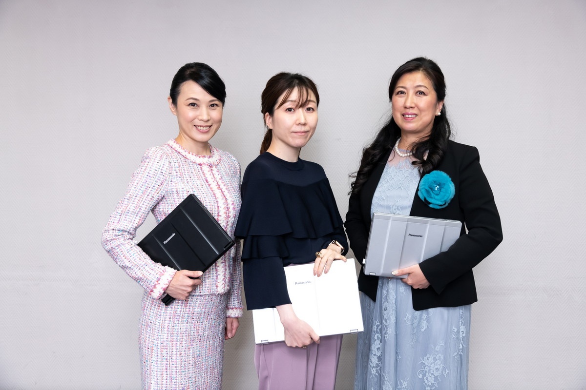 レッツノートを携える3人のアンバサダー。今後の益々の活躍に期待がかかる。