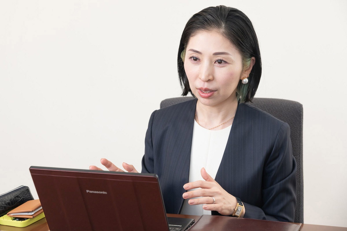 業務にモバイルノートパソコンは不可欠と語る中川さん。