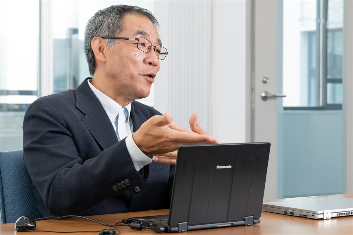 「鞄に入るフルスペック」でありながら、何よりも頑丈であることがレッツノートを選ぶ理由だ。