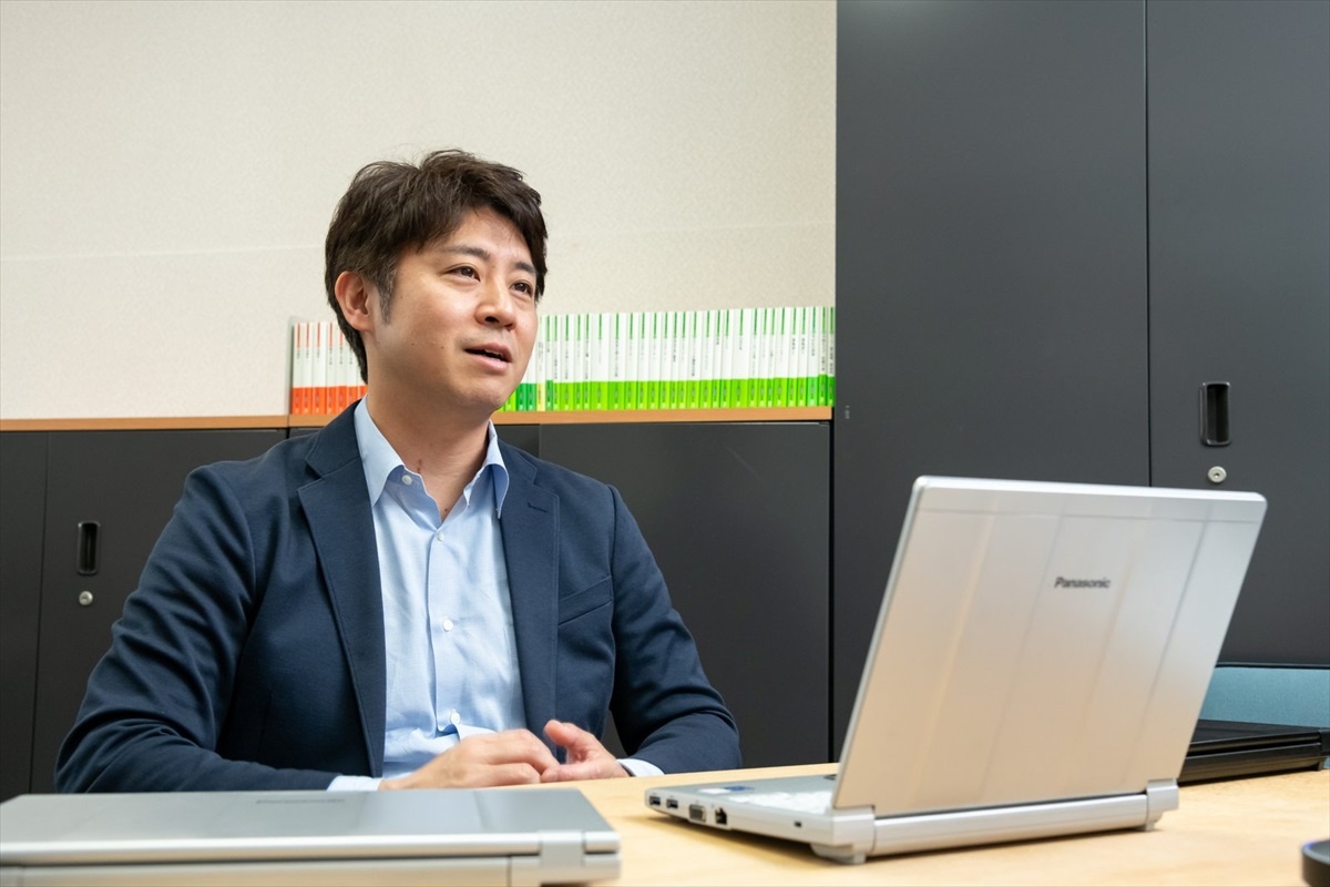 手前に並んでいるレッツノートはすべて安田氏が所有しているものだ。