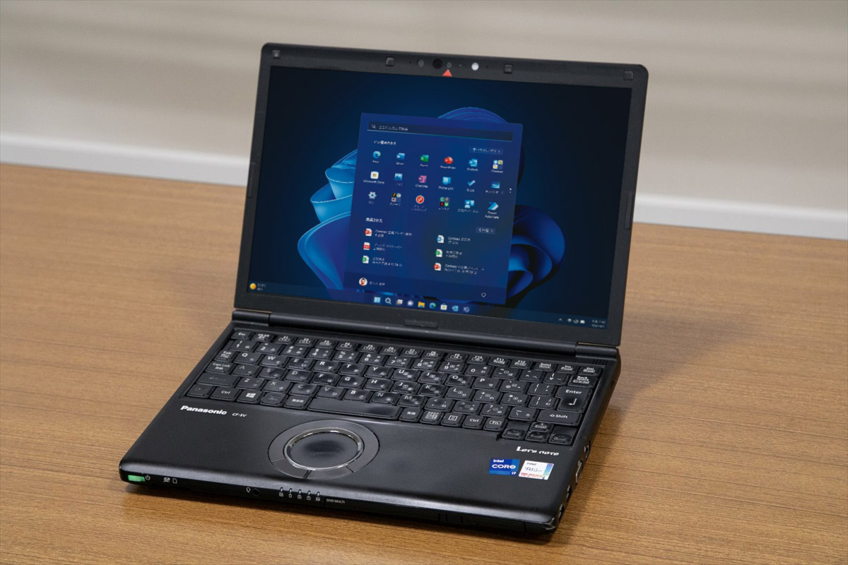 塙副学長が現在使っているのは12.1型の「レッツノートSV」だ。ほとんどの作業は、マウスを使わずに行うという。