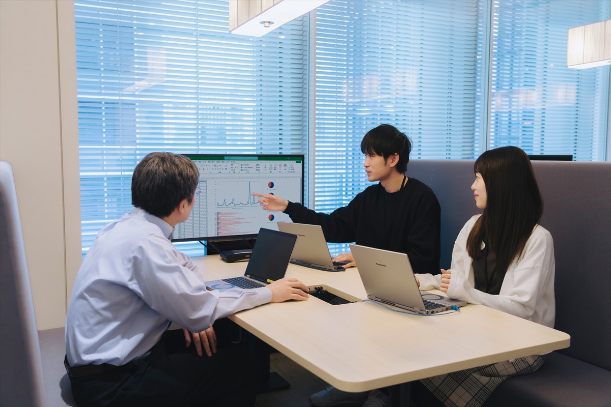 レッツノートで変える三井住友信託銀⾏の業務改⾰ - 日経 xTECH