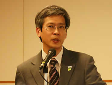 パナソニック株式会社　ITプロダクツ事業部　安政馨氏。「使い勝手を考慮したユニークなデザインに特長がある」