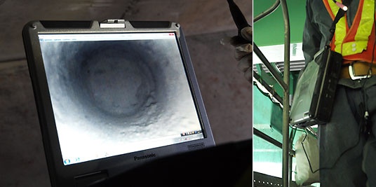 タフブックの画面で見た穴壁。穴の奥まで確認できる(左)。現場では足場材などにぶつけることもあるが、頑丈なタフブックなら安心だ(右)