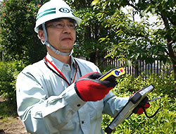 携帯式レーザー距離計で現地測量し、その場でCAD製図を行うこともタフパッドなら可能だ