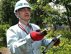 携帯式レーザー距離計で現地測量し、その場でCAD製図を行うこともタフパッドなら可能だ