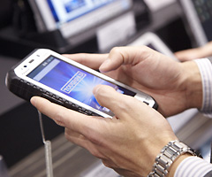 話せる”5型頑丈タブレット Windows搭載モデル「TOUGHPAD FZ-E1