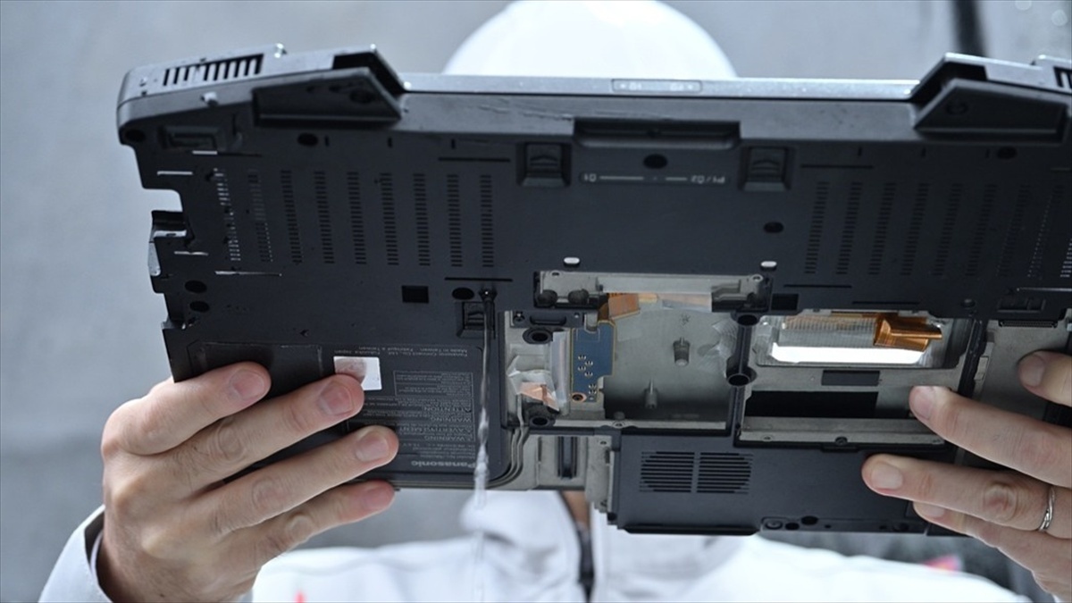 キーボードが水びたしになってもボディ下部から排出される。(詳しくは動画で)