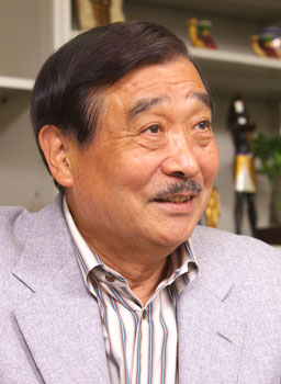吉村作治（よしむらさくじ） サイバー大学学長。早稲田大学客員教授。工学博士(早大）。エジプト考古学者。アジア初のエジプト調査隊を組織し現地に赴いて以来、40年以上にわたって発掘調査を継続。数々の発見により国際的評価を得る。