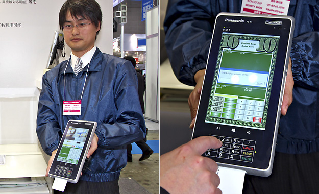 決済機能付き7型タフパッドも参考出品