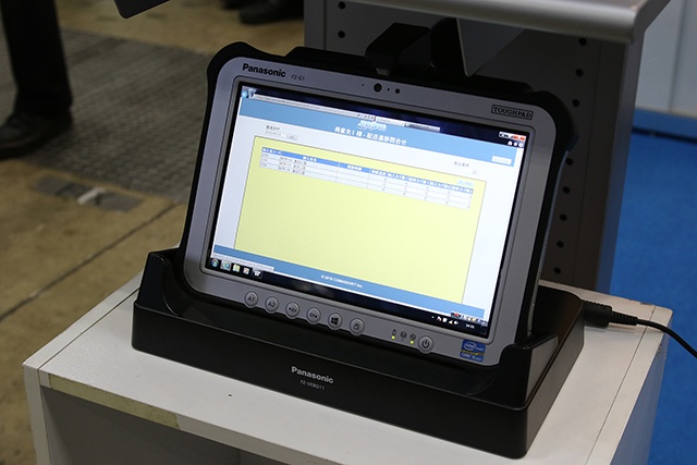 工程管理や在庫管理に用いるタブレット端末として10.1型の「FZ-G1」の活用を提案。