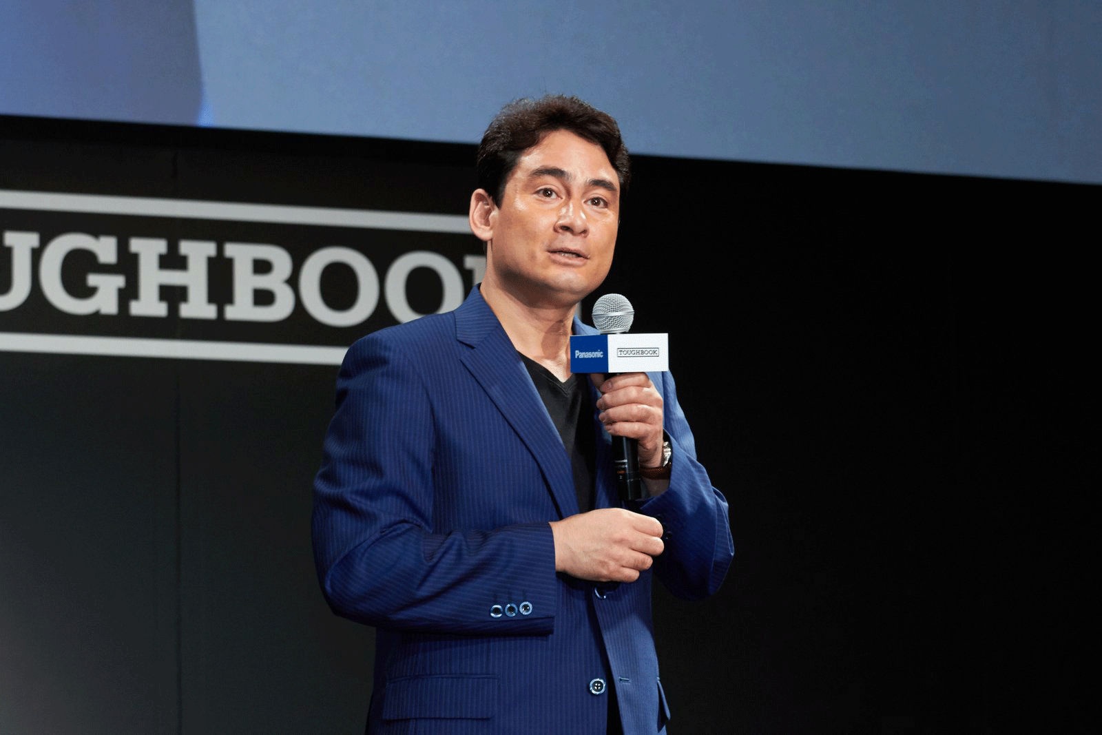 ゲストとして登壇したアルピニストの野口健氏。山岳地帯での過酷なPC活用をリアルに語った。