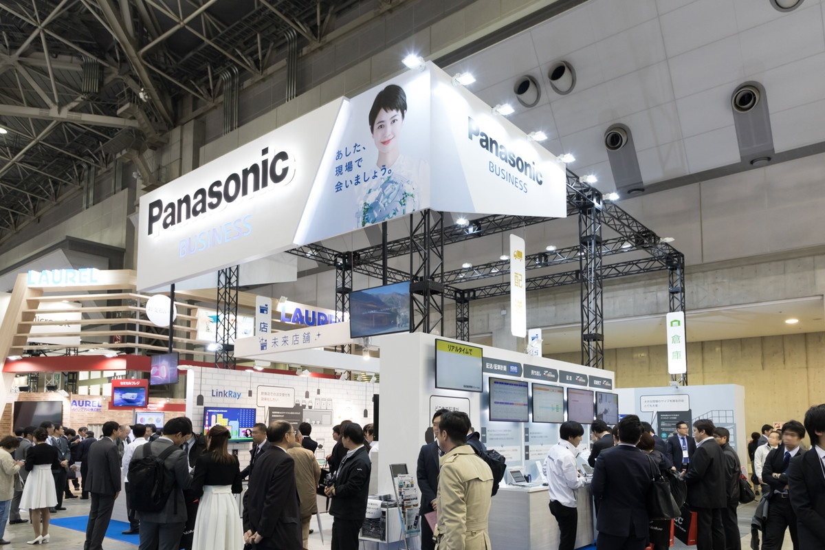 「リテールテックJAPAN 2018」のパナソニックブースでは、倉庫~配送~店舗それぞれのシーンで業務効率化に役立つソリューションを展示。