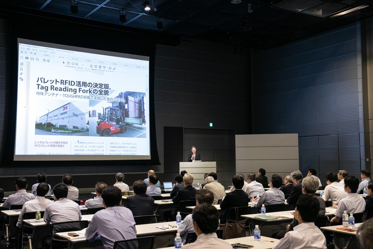 特別セミナーは東京ビッグサイトから徒歩5分の距離にあるパナソニックセンター東京で実施。当日は国際物流総合展の開催初日でもあり、展示会の視察と合わせて最新情報を得る絶好の機会ということで、会場は多くの聴衆者で埋まった。